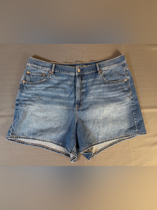 Levi's Pants - American Eagle Relaxed Denim Shorts Women’s Size 18 Blue Mid Rise Jean Shorts